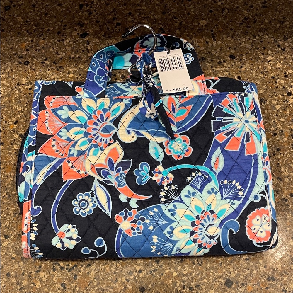 Vera Bradley NWT’s Compact Traveler Hanging Organizer Bag Lotus Flower Swirl